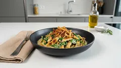 Babyspinat-Spätzle-Pfanne mit Käse und Röstzwiebeln – in 20 Minuten auf dem Tisch